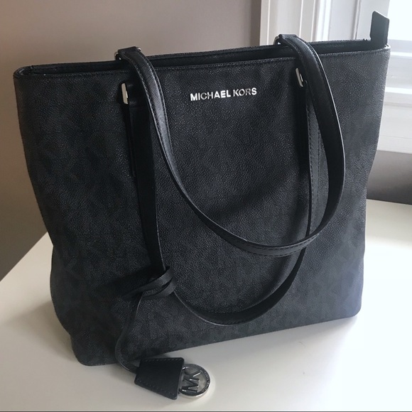 Michael Kors Handbags - Michael Kors Medium Morgan Tote in Signature Print